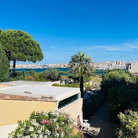 Holiday home T3, Ile De La Marina, Parking