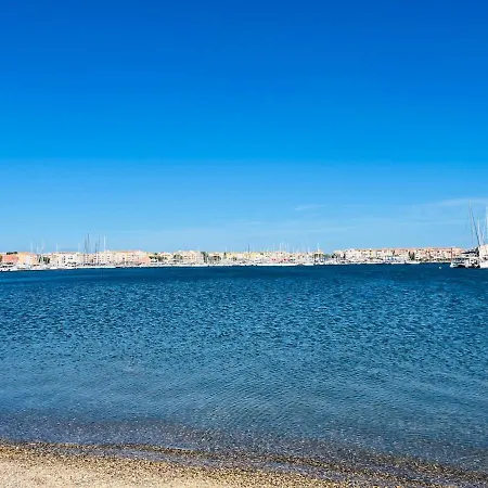 T3, Ile De La Marina, Parking