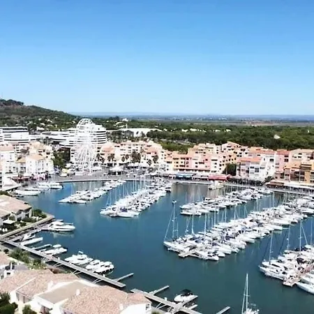 T4, Ile De La Marina, Parking Semesterbostad *